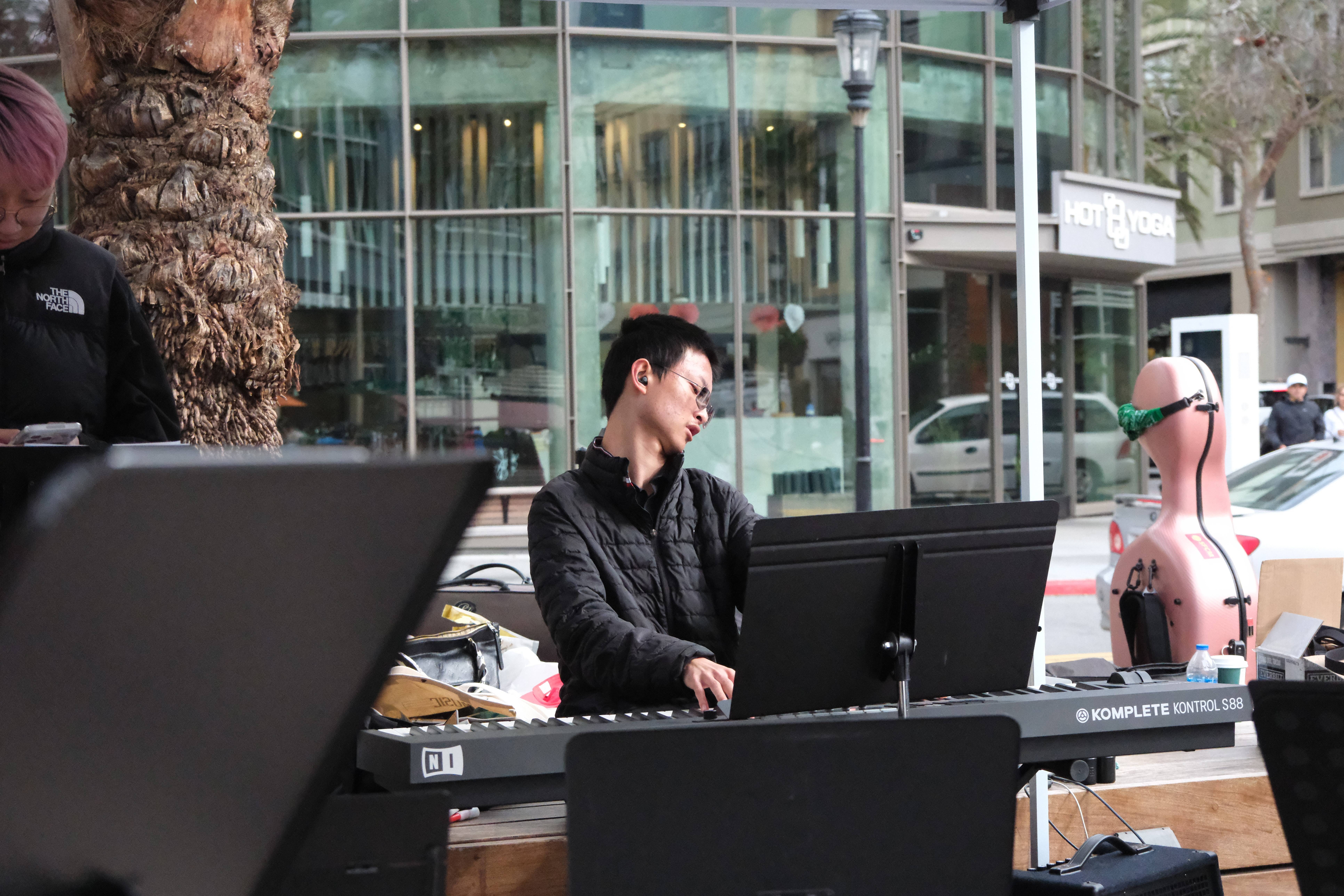 Keyboardist performing on Komplete Kontrol S88 at Santana Row outdoor concert
